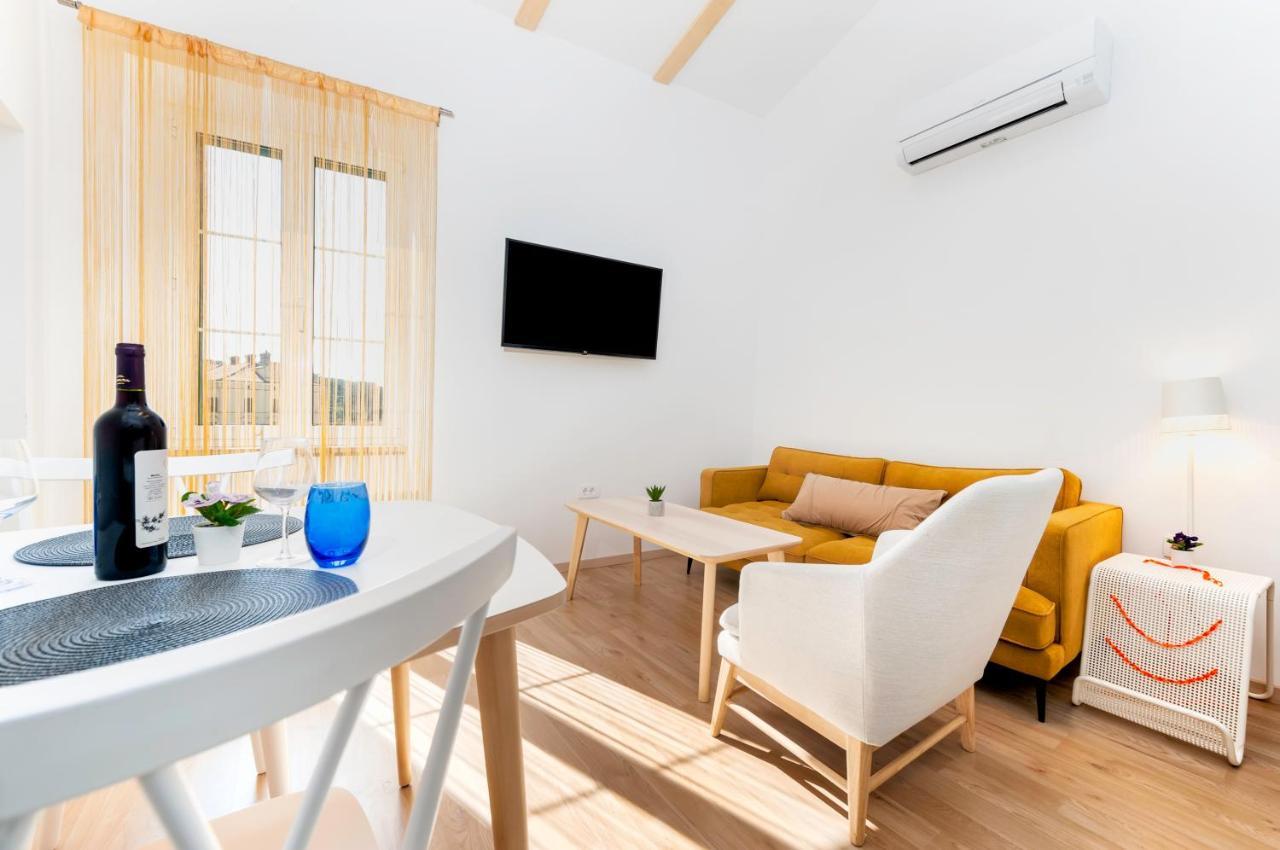 City Comfort Apartments Rovigno Esterno foto