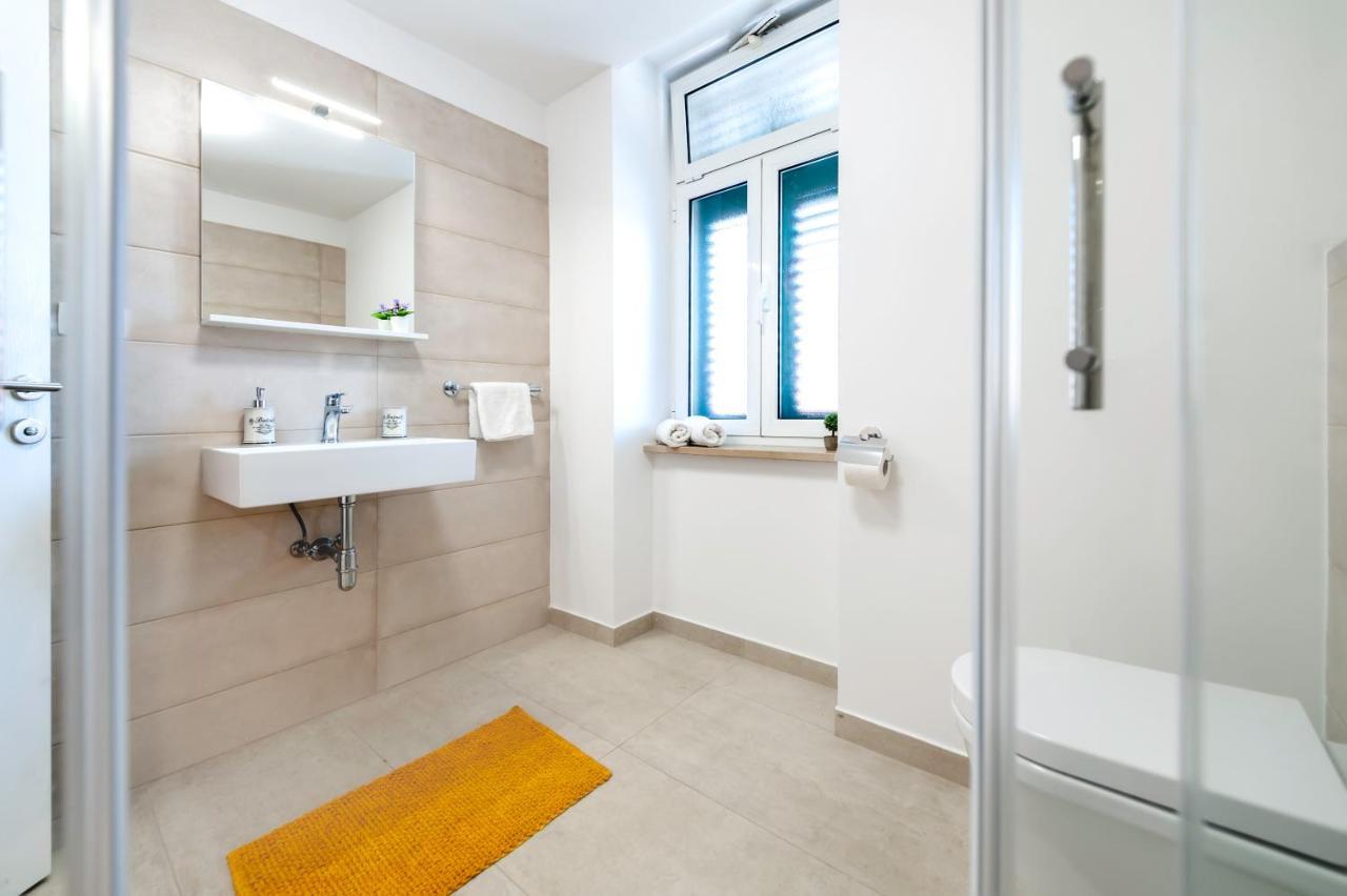 City Comfort Apartments Rovigno Esterno foto